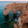 Atardecer en los Acantilados de Carvoeiro — Ocio Faro Secreto: El Algarve que No Sale en las Postales, faro