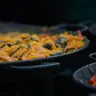 Paella en la Malvarrosa — Gastronomía Valencia con Ninos: Ciencia y Playa, valencia