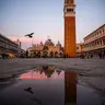 Plaza de San Marcos al Amanecer — Visita Venecia Romantica: Canales, Cristal y Crepusculos, venecia