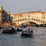 Puente de Rialto al Atardecer — Paseo Venecia Eterna: De Bizancio a la Serenissima, venecia