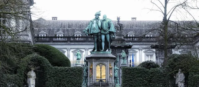 Parque de Bruselas y Palacio Real