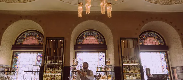 Cóctel en terraza del Hotel Amigo