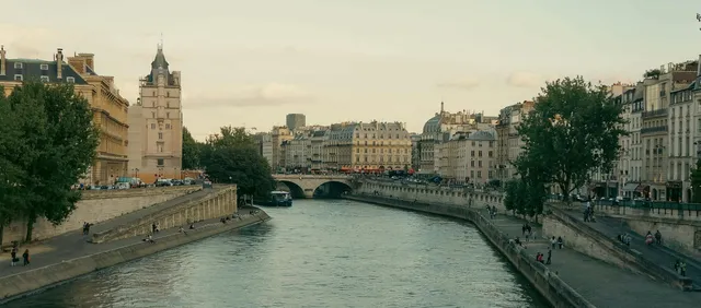 Dinner by the Seine — Les Bouquinistes with Notre-Dame Views