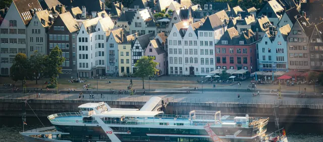 Rhine Riverbank Promenade (Rheinuferpromenade)