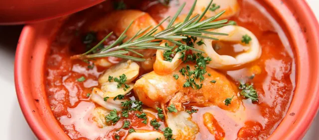 Suquet de pescado frente al mar