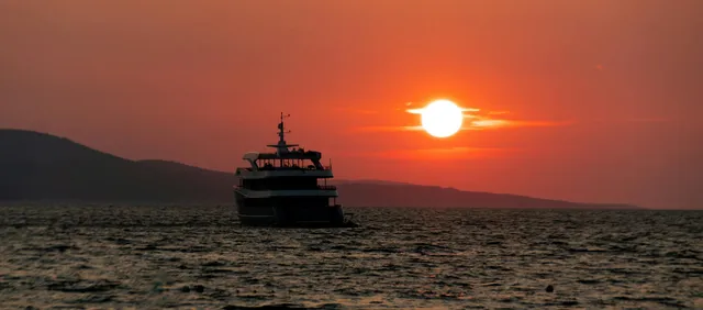 Crucero privado al atardecer por la Baie des Anges