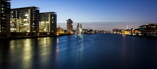 Holzmarkt: La Aldea Urbana junto al Spree