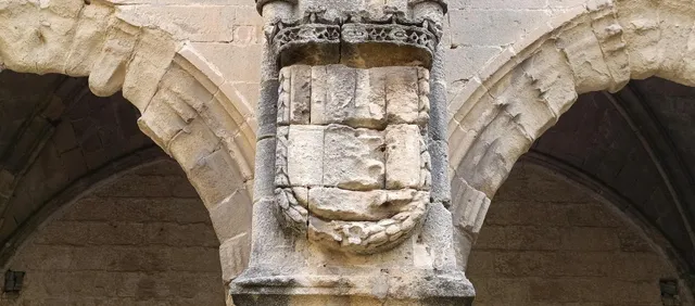 Paseo por el foso medieval