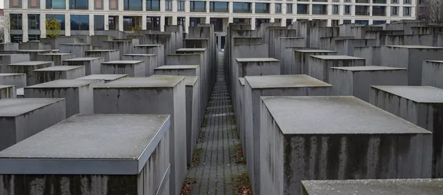 Memorial Holocausto - Geometría