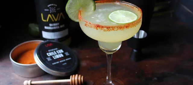 Cocktails en terraza con vistas