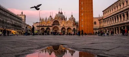 Plaza de San Marcos al Amanecer