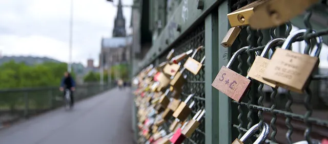 Puente Hohenzollern Love Locks