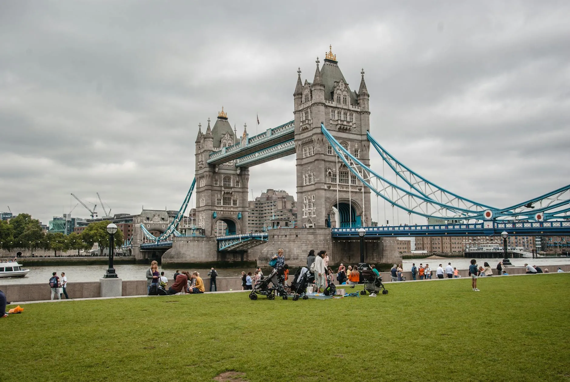 Family London: Dinosaurs, London Eye & Changing of the Guard