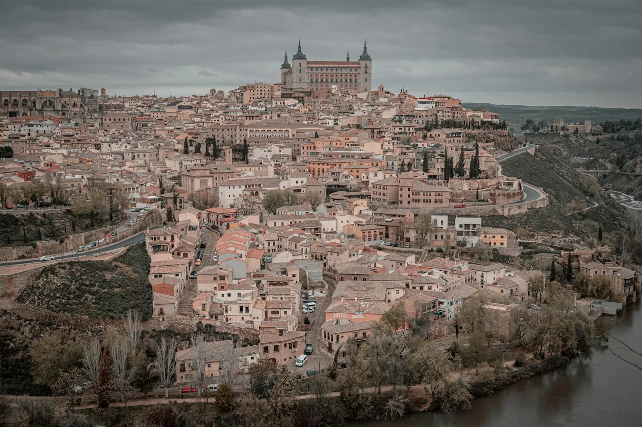 Toledo: Ciudad de las Tres Culturas — madrid