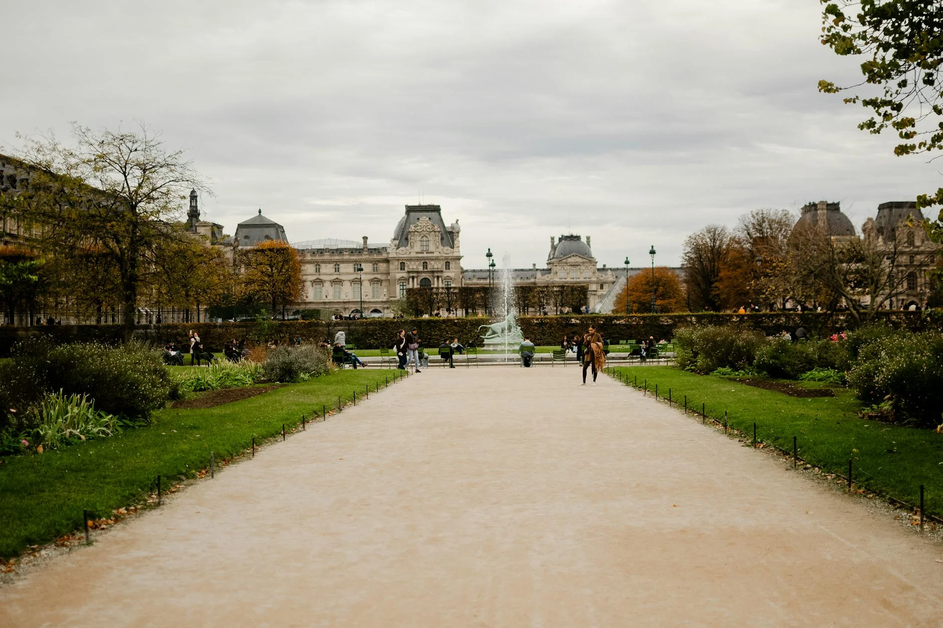 Tuileries Garden — Inspiring Walk Between the Louvre and Concorde