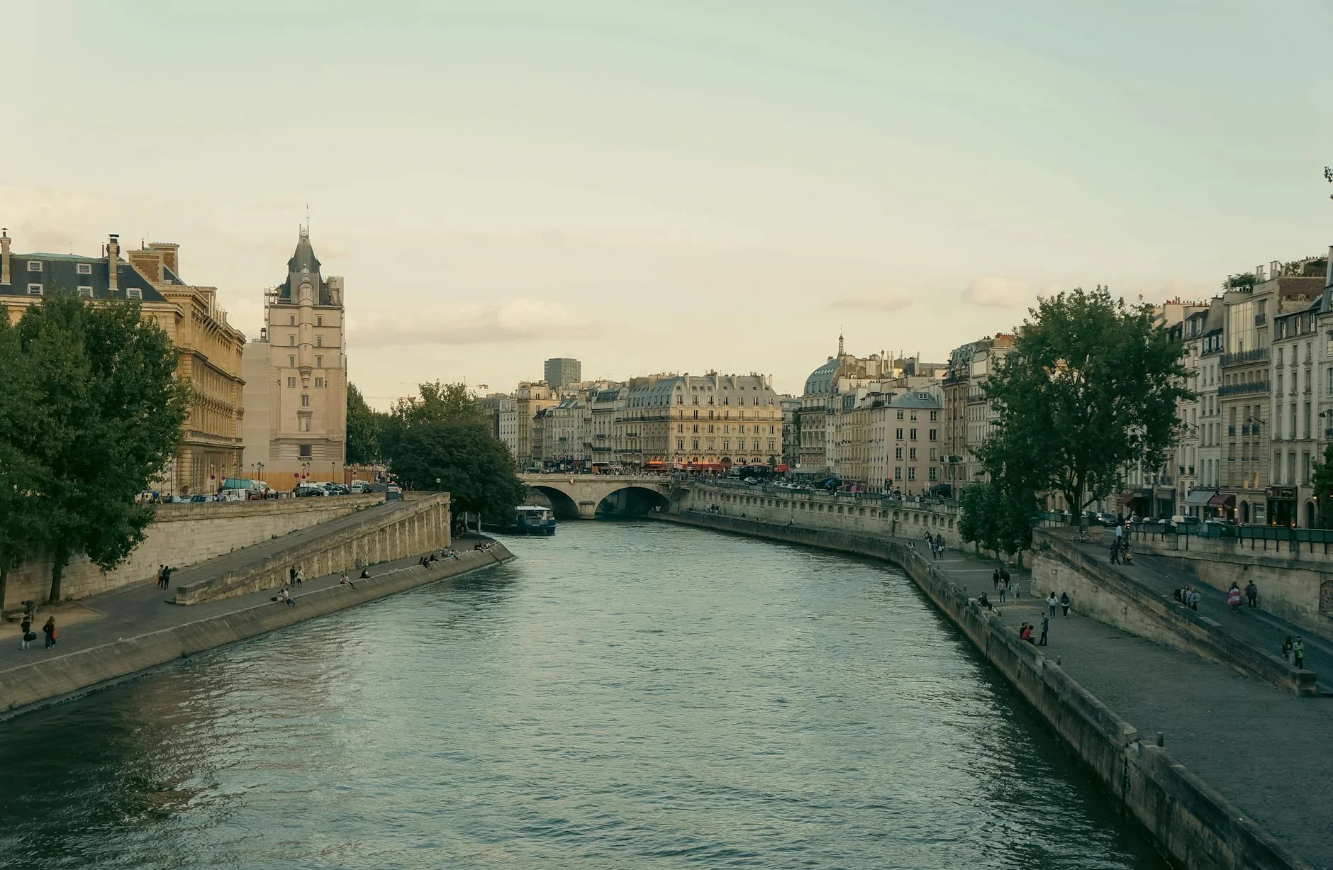 Dinner by the Seine — Les Bouquinistes with Notre-Dame Views