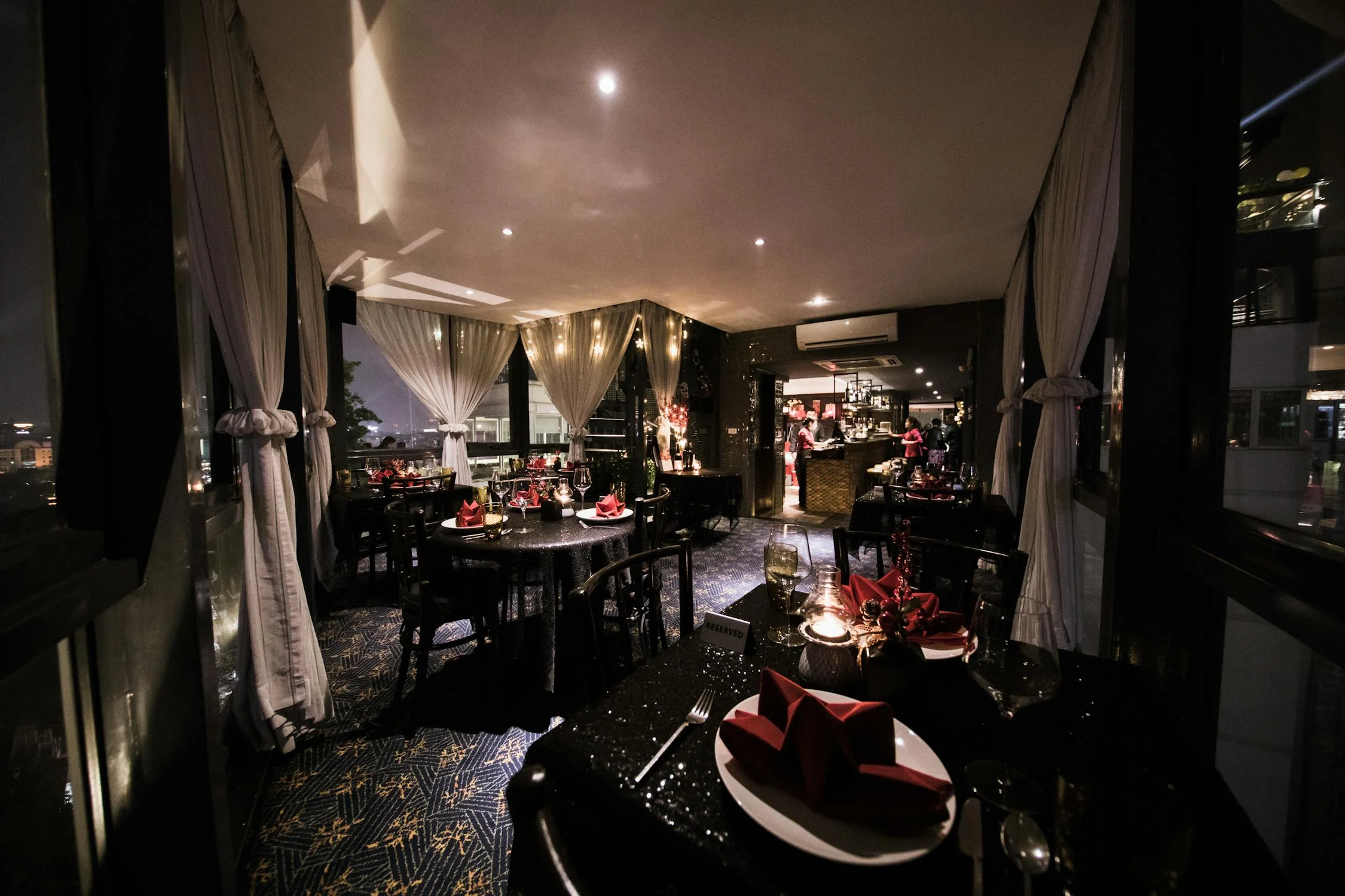 Dinner at Restaurant Bridges — Contemporary Cuisine at Sofitel Legend The Grand