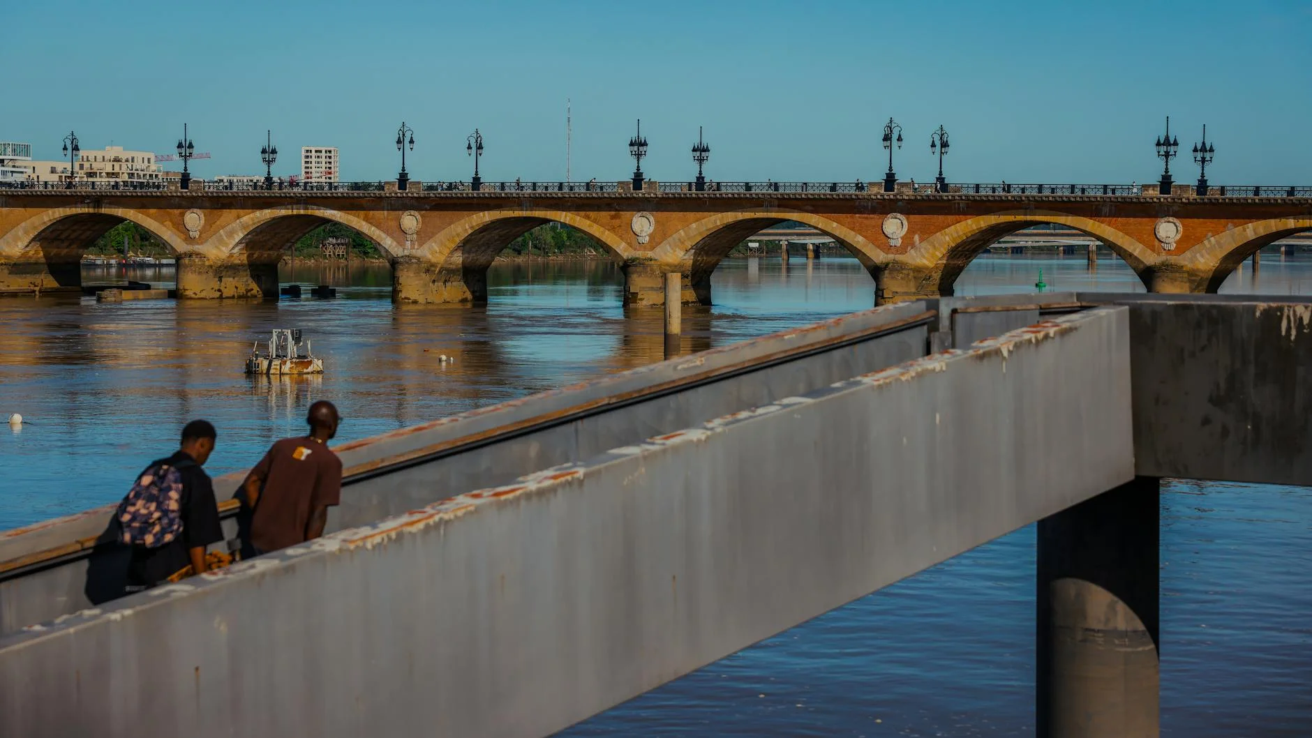 日落时的皮埃尔桥