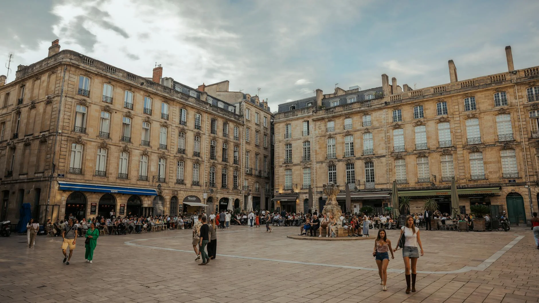 Apéro en Rue du Parlement Saint-Pierre