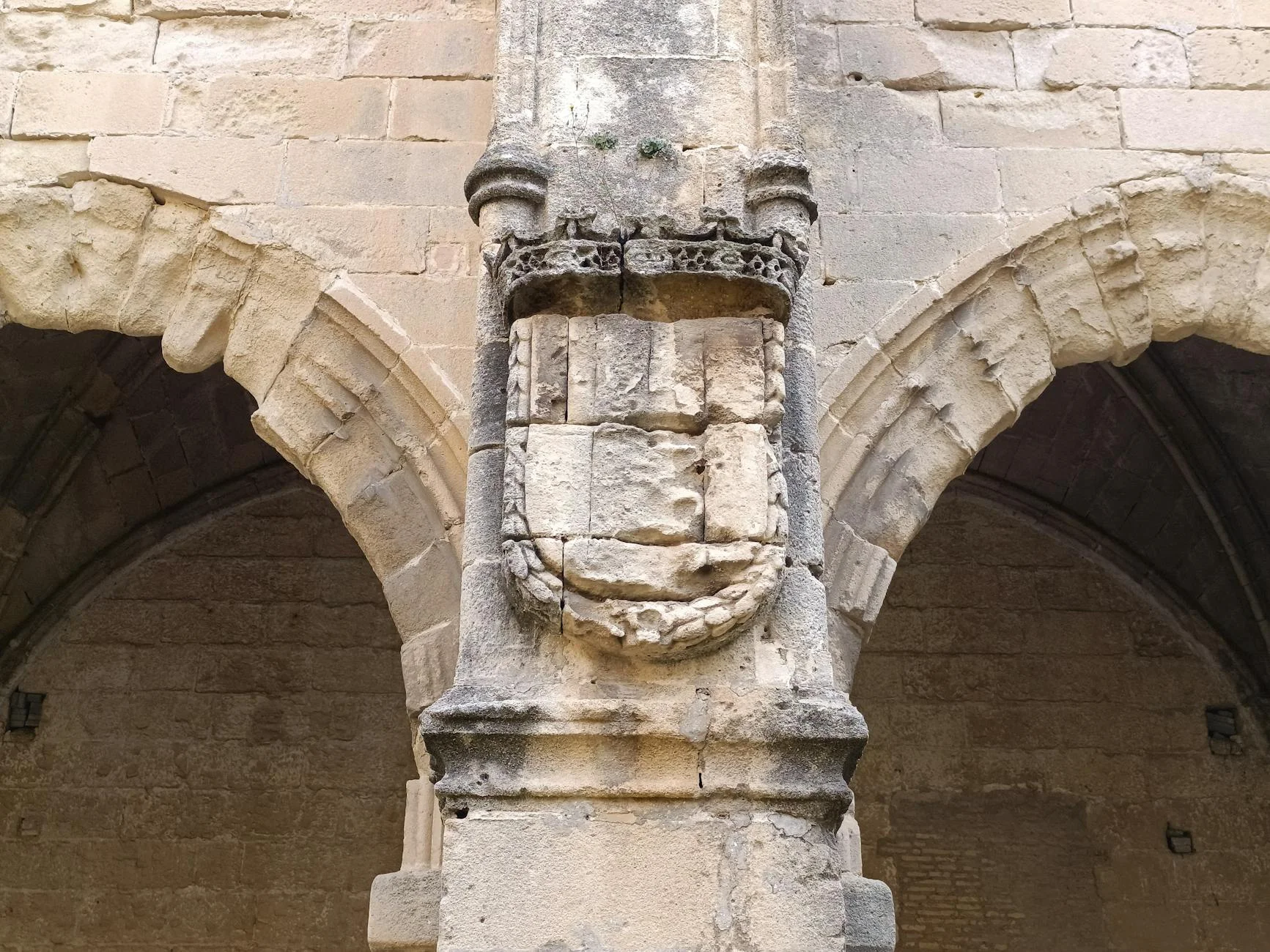 Paseo por el foso medieval