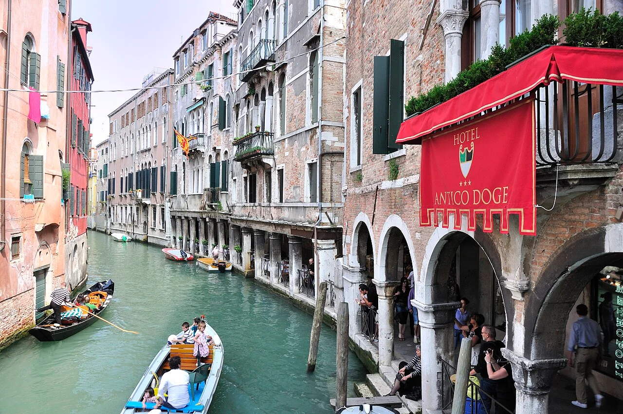 Abendessen auf der Kanalterrasse
